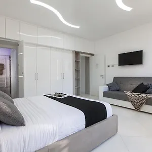 Apartment Piazza Venezia White, Rome